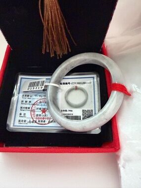 Icy Lavender Jade Bangle